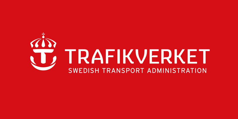 Trafikverkets logo på  engelsk text med röd bakgrund