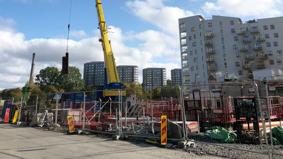 På Mandolingatan i Göteborg byggs det på bilparkeringsytorna. Foto: Framtiden Byggutveckling AB. 